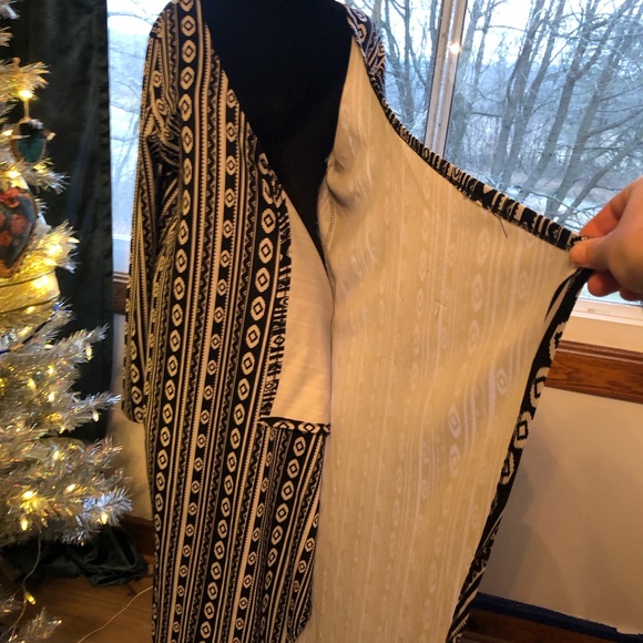 Black and white patterned - wrap kimono - Picture 5 of 7